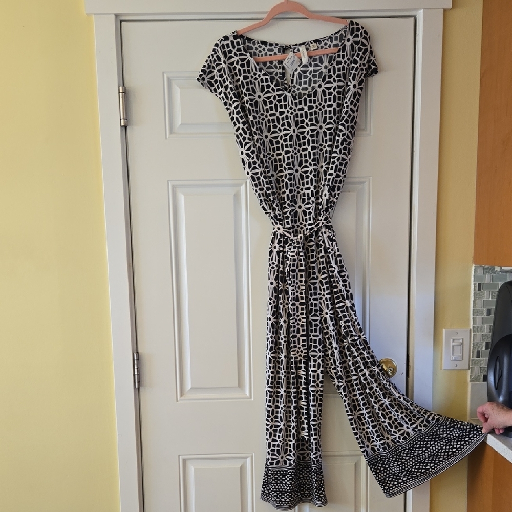 Chic Black and White 1X Geometric Jumpsuit
